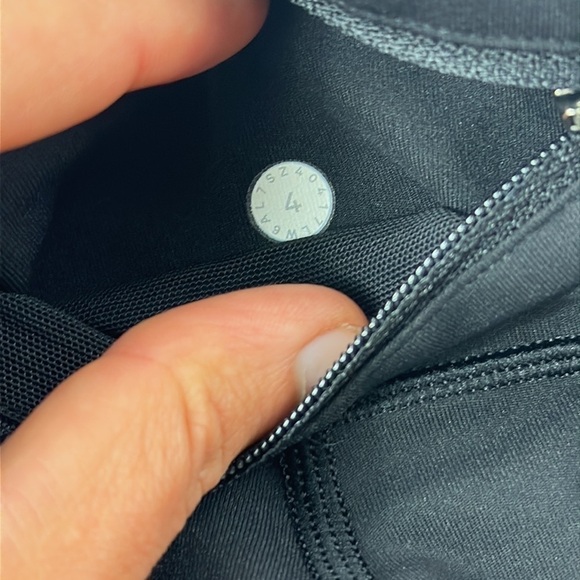 Lululemon Speed Up Crop (21") Black - Picture 6 of 6